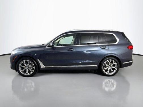Metallic 2022 BMW X7 xDrive40i