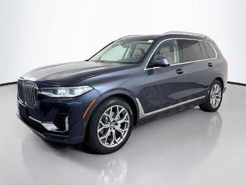 Metallic 2022 BMW X7 xDrive40i