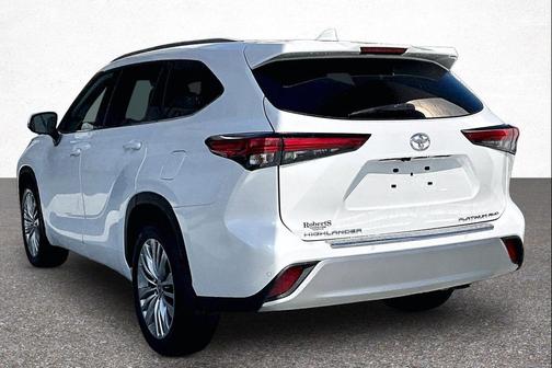 0089 2023 Toyota Highlander Platinum