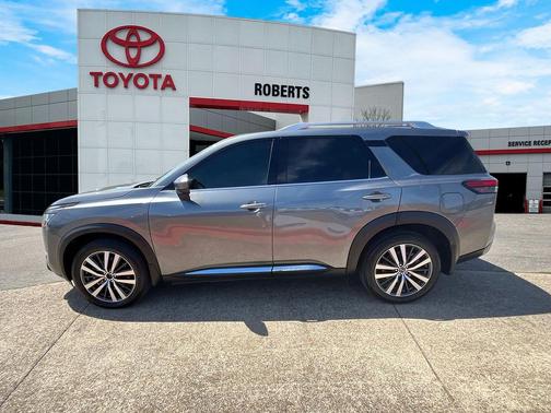 2022 Nissan Pathfinder Platinum 4WD