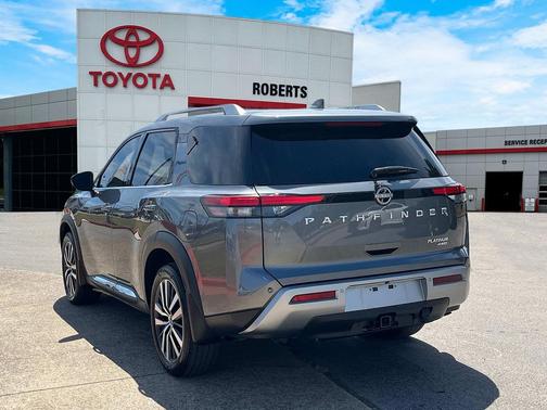2022 Nissan Pathfinder Platinum 4WD