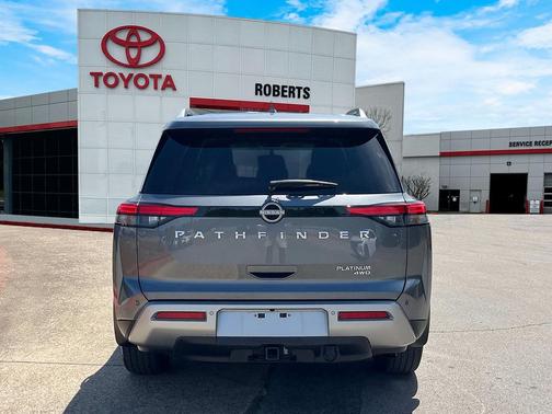 2022 Nissan Pathfinder Platinum 4WD