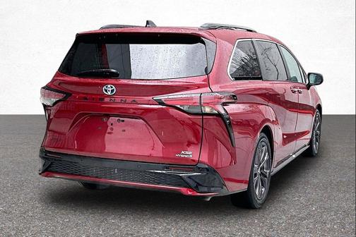 2022 Toyota Sienna XSE 7 Passenger