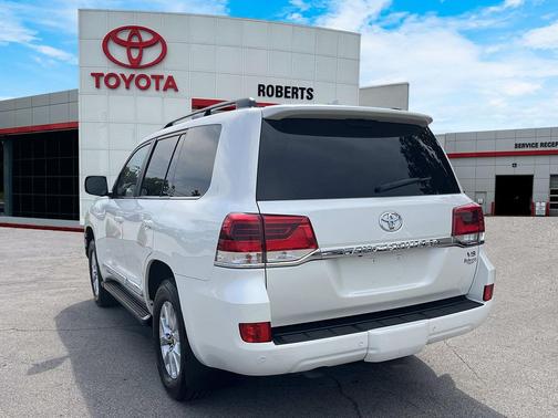 2019 Toyota Land Cruiser Base
