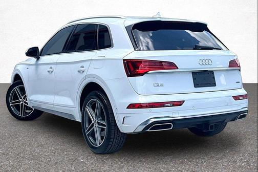 Glacier White 2021 Audi Q5 Prestige 55 TFSI e quattro S tronic