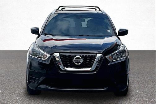 Super Black 2020 Nissan Kicks SV
