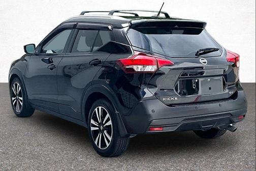 Super Black 2020 Nissan Kicks SV