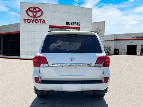 2015 Toyota Land Cruiser Base