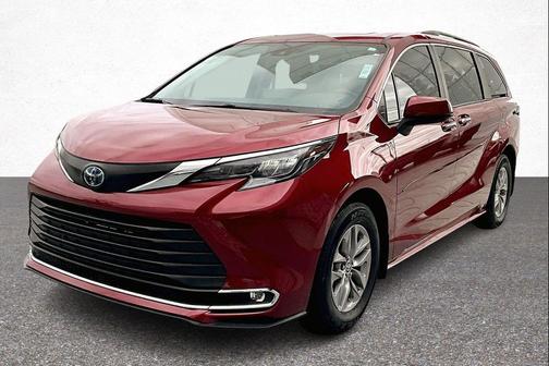 2024 Toyota Sienna XLE