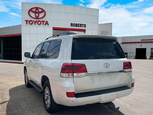 2020 Toyota Land Cruiser Base