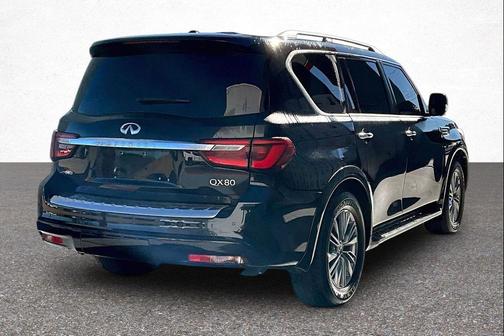 2023 INFINITI QX80 Luxe