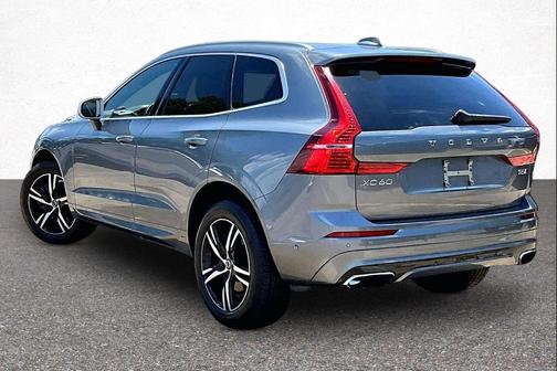 Gray Metallic 2018 Volvo XC60 T6 R-Design