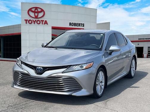 2020 Toyota Camry Hybrid XLE
