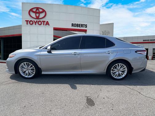 2020 Toyota Camry Hybrid XLE