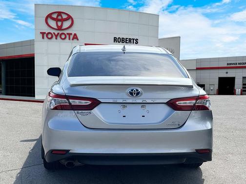 2020 Toyota Camry Hybrid XLE