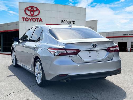 2020 Toyota Camry Hybrid XLE
