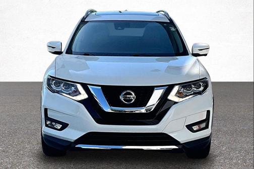 Pearl White Tricoat 2019 Nissan Rogue SL