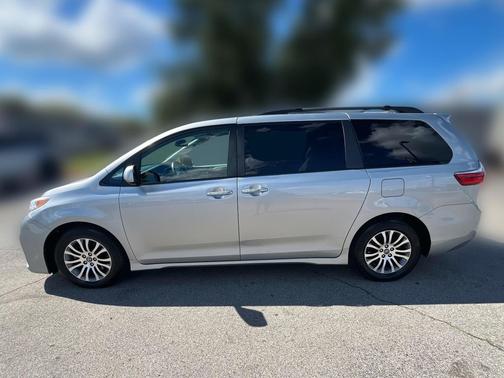 2020 Toyota Sienna XLE Premium