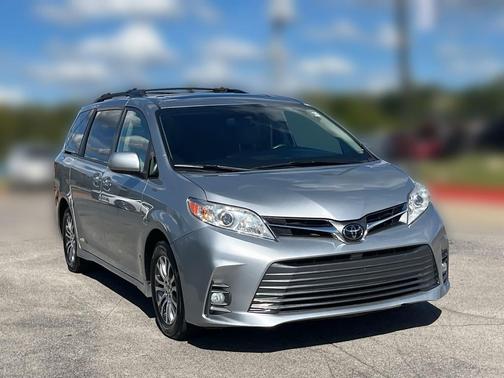 2020 Toyota Sienna XLE Premium