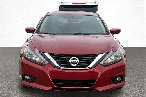 Cayenne Red 2016 Nissan Altima 2.5 SR