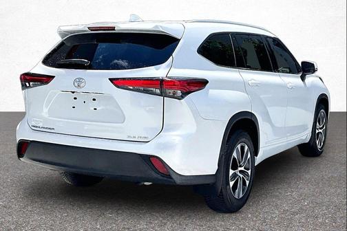 Wind Chill Pearl 2022 Toyota Highlander XLE
