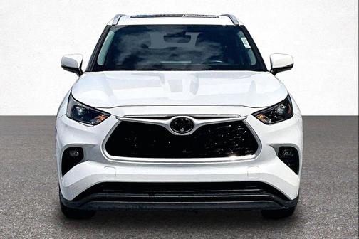 Wind Chill Pearl 2022 Toyota Highlander XLE