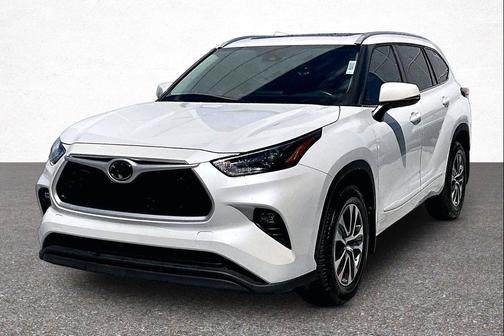Wind Chill Pearl 2022 Toyota Highlander XLE