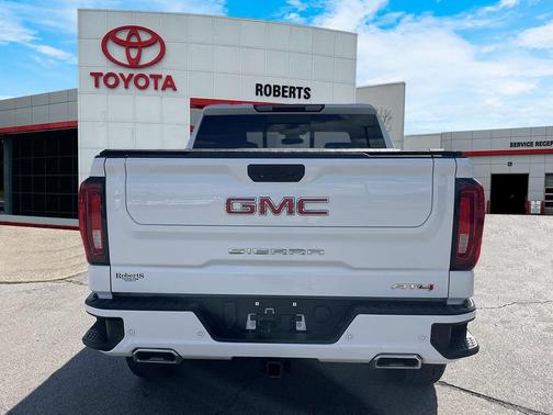 2023 GMC Sierra 1500 AT4