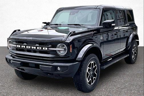 Shadow Black 2023 Ford Bronco Outer Banks