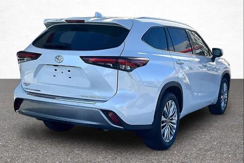 2026 Toyota Highlander Platinum