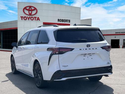 2021 Toyota Sienna XSE 7 Passenger