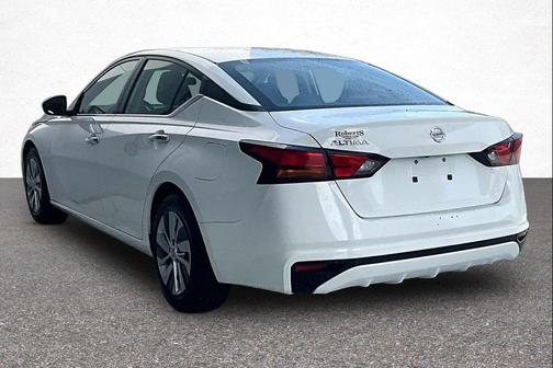 Glacier White 2022 Nissan Altima S FWD
