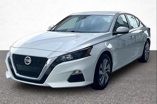 Glacier White 2022 Nissan Altima S FWD