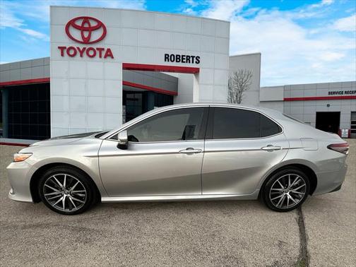 2022 Toyota Camry Hybrid XLE