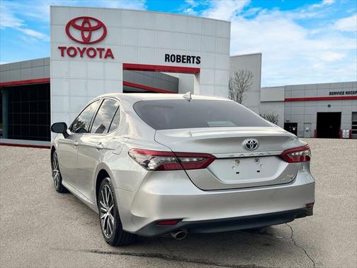 2022 Toyota Camry Hybrid XLE