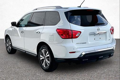 Glacier White 2017 Nissan Pathfinder SV