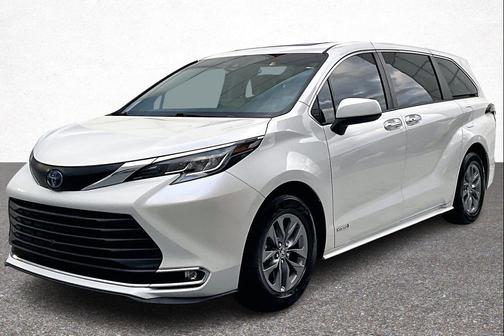 2021 Toyota Sienna XLE 7 Passenger