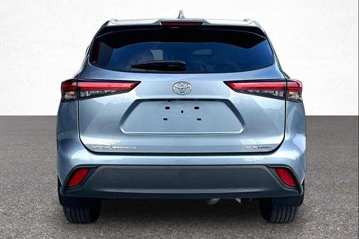 Moon Dust 2023 Toyota Highlander XLE