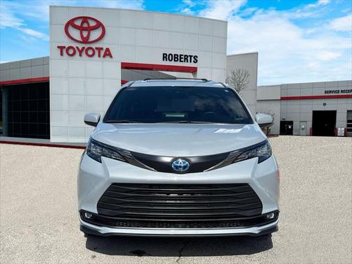 2024 Toyota Sienna Woodland Edition