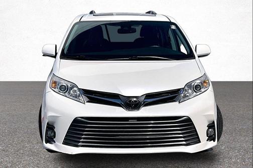 Blizzard Pearl 2018 Toyota Sienna XLE