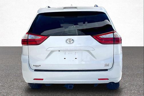 Blizzard Pearl 2018 Toyota Sienna XLE