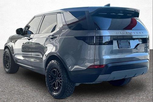 Gray Metallic 2018 Land Rover Discovery SE
