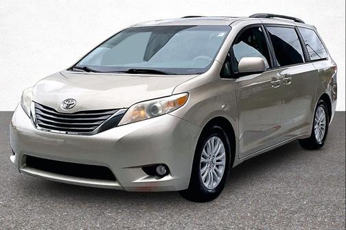 Sandy Beach Metallic 2013 Toyota Sienna XLE