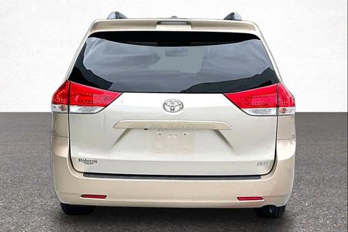 Sandy Beach Metallic 2013 Toyota Sienna XLE