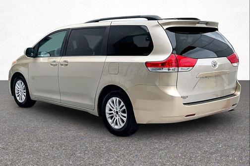 Sandy Beach Metallic 2013 Toyota Sienna XLE