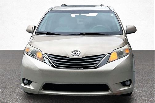 Sandy Beach Metallic 2013 Toyota Sienna XLE