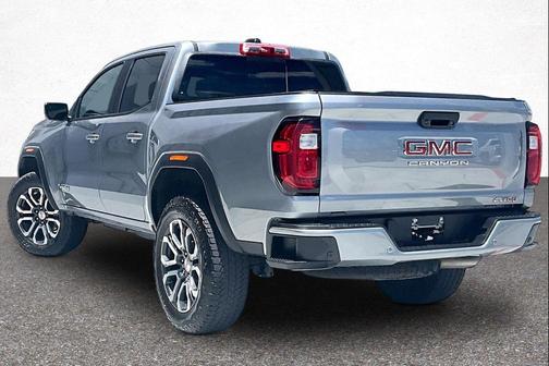 Sterling Metallic 2024 GMC Canyon AT4