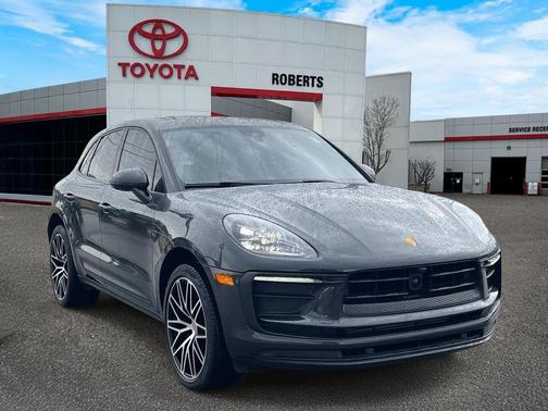 2023 Porsche Macan Base
