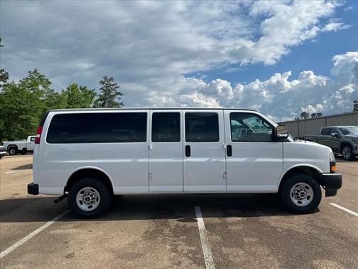 2023 GMC Savana 3500 LS