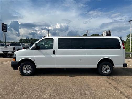 2023 GMC Savana 3500 LS